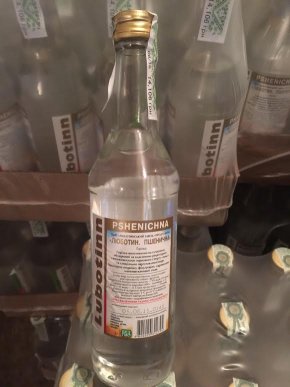 Закарпатська податківці вилучили фальсифіковану горілку вартістю майже 127 тисяч гривень – 02