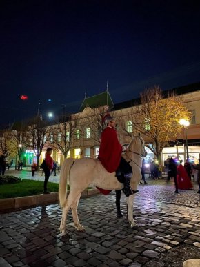 День святого Мартина: у центрі Мукачева відбулась видовищна хода з ліхтариками – 04
