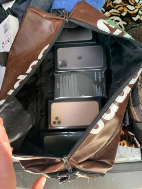 Чоловік намагався незаконно провезти через кордон 19 телефонів iPhone  – 01