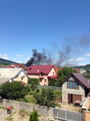 У Мукачеві горить АЗС, рух на трасі Київ-Чоп перекрито – 02