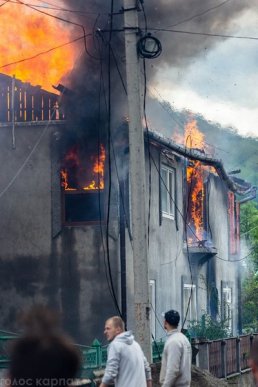 У Рахові горіло декілька будинків – 02