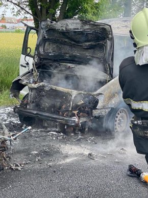 Жахлива пожежа: посеред дороги згорів вщент автомобіль – 02