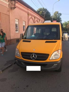 У Берегові рейсовий автобус "Виноградів – Ужгород" зіткнувся з пасажирським мікроавтобусом – 03