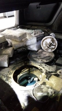 Українець намагався приховано перевезти цигарки, заховавши їх у паливному баку свого авто – 03