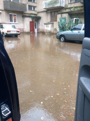 Наслідки негоди: вулиці Мукачева перетворилися на ріки – 05