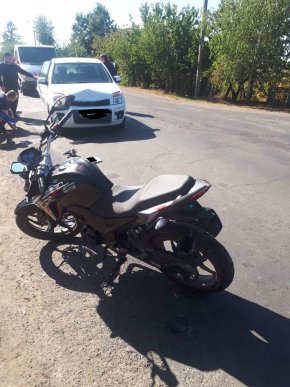 На Закарпатті знову сталась ДТП: зіткнулись авто та мотоцикл – 02