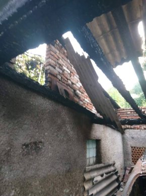 Вночі загорівся гараж: згорів автомобіль – 03