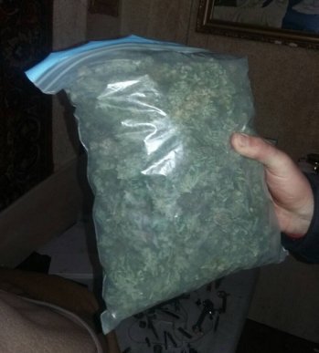 У двох братів із Мукачева поліція вилучила майже 80 кг наркотиків – 05