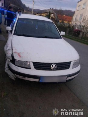 Жінка ледь не загинула біля власного будинку – 01