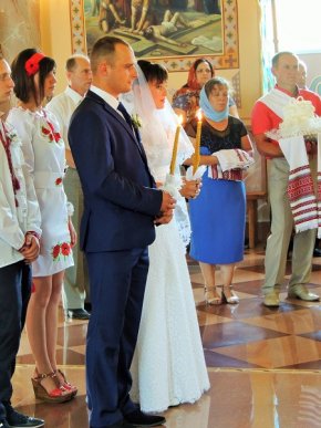 У Берегові відбулось весілля бійця АТО та медсестри – 07