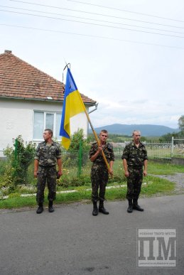 Клячаново у жалобі: односельчани прощались з Героєм, який загинув у зоні АТО (ФОТОРЕПОРТАЖ) – 17