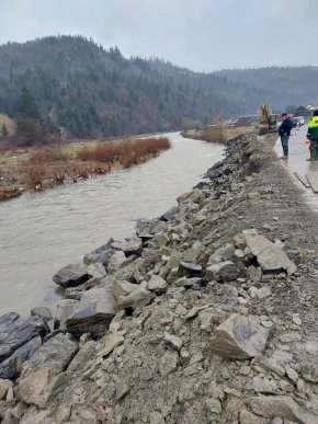 Закарпатські дорожники ліквідували наслідки негоди – 03