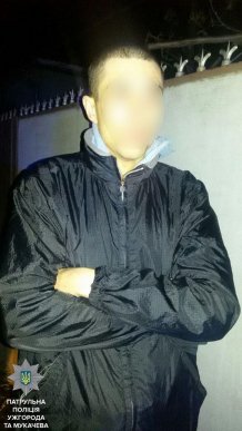 Патрульні зупинили мікроавтобус, водій якого може бути причетний до крадіжки медикаментів – 01