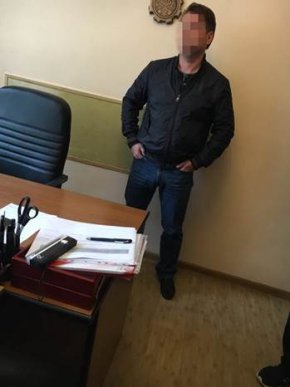 Працівники СБУ "на гарячому" затримали одного із керівників митного посту "Малий Березний" – 01