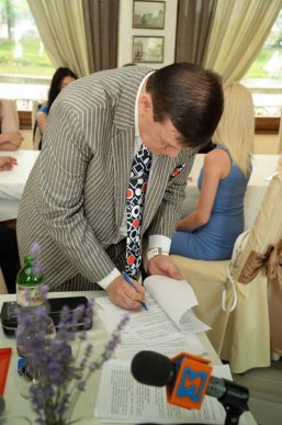 Роль громадських організацій в консолідації українського суспільства обговорювали в Мукачеві – 45