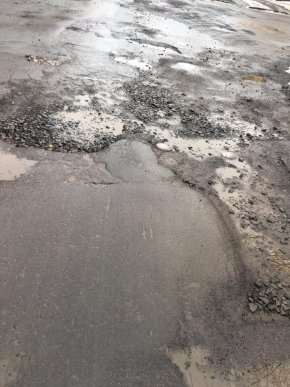 У соцмережах ужгородці скаржаться на жахливий стан вуличних доріг – 03 У соцмережах ужгородці скаржаться на жахливий стан вуличних доріг – 03