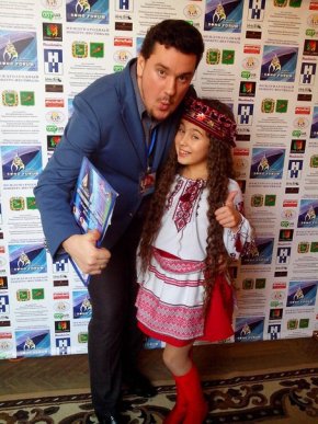 Юна мукачівка Яночка Решко здобула перемогу на міжнародному телевізійному фестивалі-конкурсі у Румунії (ФОТО) – 03