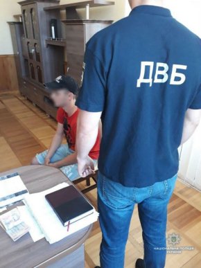 22-річний хлопець хотів дати поліцейському хабар – 03