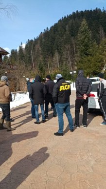 Обшуки маєтку родини Віктора Медведчука на Закарпатті: опубліковано ексклюзивні кадри – 02