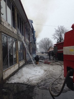 На Тячівщині згорів великий торговий центр – 05