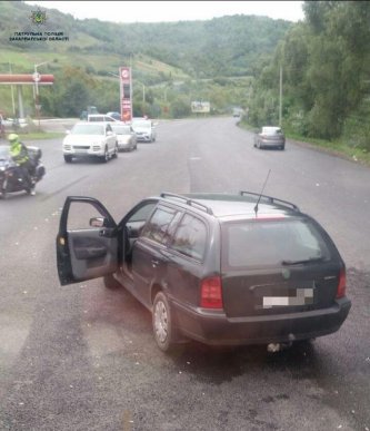 У Нижніх Воротах в машині знайшли зброю – 01