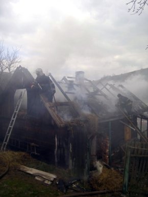 Воловецькі пожежники врятували від знищення житловий будинок – 01 Воловецькі пожежники врятували від знищення житловий будинок – 01