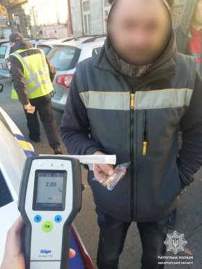 Патрульні "ловлять" п’яних водіїв вантажівок – 05