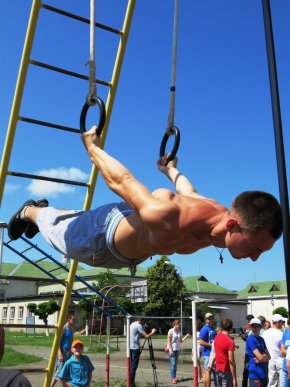 Воркаутери вчерговий раз виробляли у Мукачеві неймовірні трюки (ФОТО) – 23