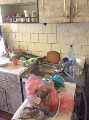 У Мукачеві у горе-матері правоохоронці забрали шістьох дітей – 04 У Мукачеві у горе-матері правоохоронці забрали шістьох дітей – 04