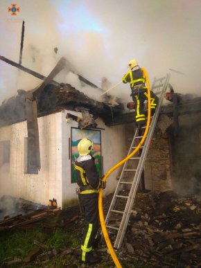 На Закарпатті загорівся житловий будинок – 03