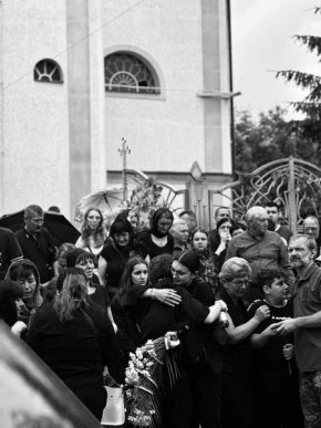 До війни працював будівельником: Мукачево попрощалось із загиблим Героєм – 01