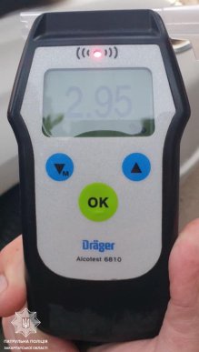 Дуже п’яний водій скоїв ДТП на очах у патрульних – 04