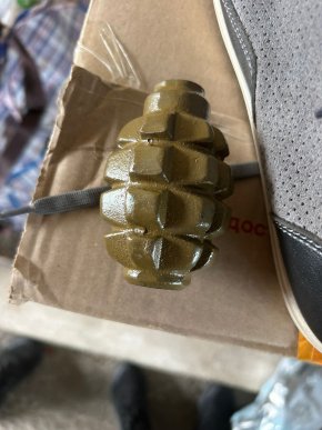 На кордоні зупинили молоду жінку, у її авто виявили дещо небезпечне – 02