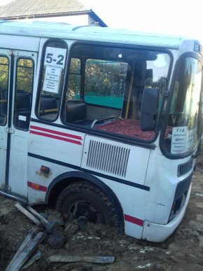 З маршрутним автобусом трапився небезпечний інцидент: люди обурені – 04 З маршрутним автобусом трапився небезпечний інцидент: люди обурені – 04