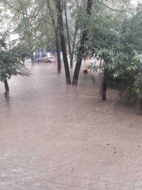 Наслідки негоди: довелося евакуювати 7 людей – 04