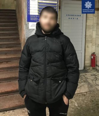 В одному з мікрорайонів Мукачева затримали двох чоловіків. Відомо, що вони зробили – 01