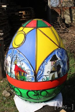 Завтра у центрі Мукачева розмістять дві гігантські ковані писанки – 09