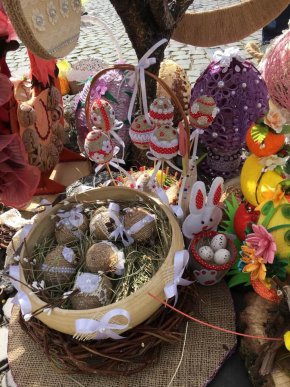 У центрі Мукачева з’явилося писанкове дерево – 05