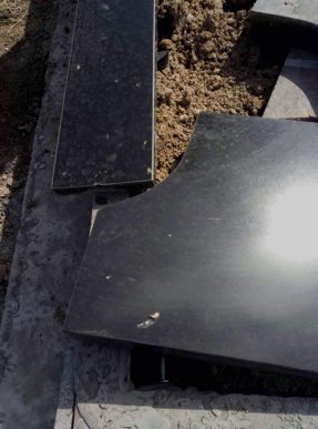 У Мукачеві на кладовищі розтрощили пам’ятники – 05 У Мукачеві на кладовищі розтрощили пам’ятники – 05