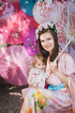 «Острівець Японії»: в Ужгороді провели акцію «Фото патріота» з сакурами – 12