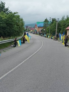 Одна з громад Закарпаття попрощалась із загиблим захисником – 05