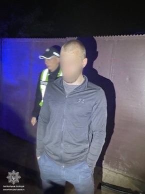 У Мукачеві п’яний водій на авто врізався у електроопору – 03 У Мукачеві п’яний водій на авто врізався у електроопору – 03