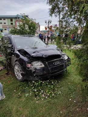 Сьогодні сталась жахлива ДТП. Водія вирізали з понівеченого авто – 02 Сьогодні сталась жахлива ДТП. Водія вирізали з понівеченого авто – 02