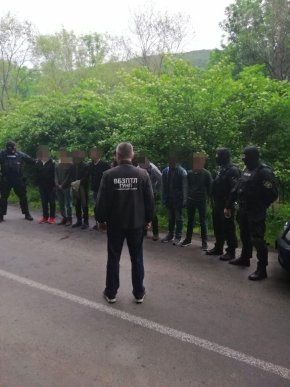 Організатору переправи нелегалів через кордон повідомили про підозру – 01 Організатору переправи нелегалів через кордон повідомили про підозру – 01