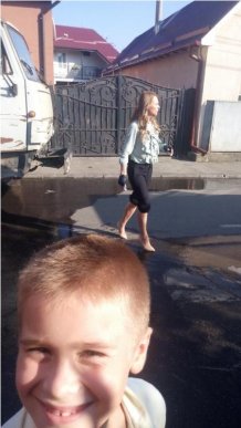 Ольга Фреймут завітала до Хуста та пройшлася на каблуках по місцевих калюжах – 04