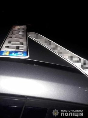 На Закарпатті у киянина знайшли зброю і наркотики – 02 На Закарпатті у киянина знайшли зброю і наркотики – 02