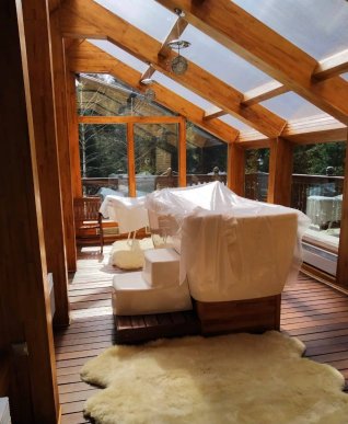 Обшуки маєтку родини Віктора Медведчука на Закарпатті: опубліковано ексклюзивні кадри – 14