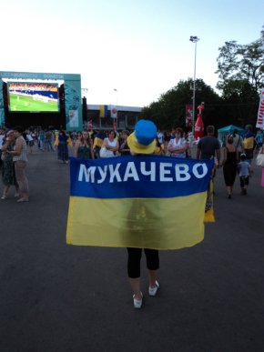 Мукачівські вболівальники підтримували футбольну збірну України в Донецьку (ФОТОРЕПОРТАЖ) – 04