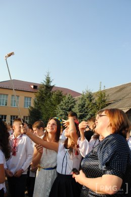 Мукачівська ЗОШ №4 патріотично відсвяткувала День знань – 06