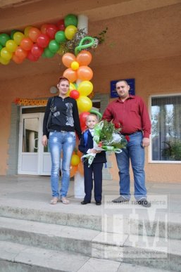 У Мукачівській ЗОШ №7 відбулось урочисте свято Першого дзвоника (ФОТОРЕПОРТАЖ) – 03